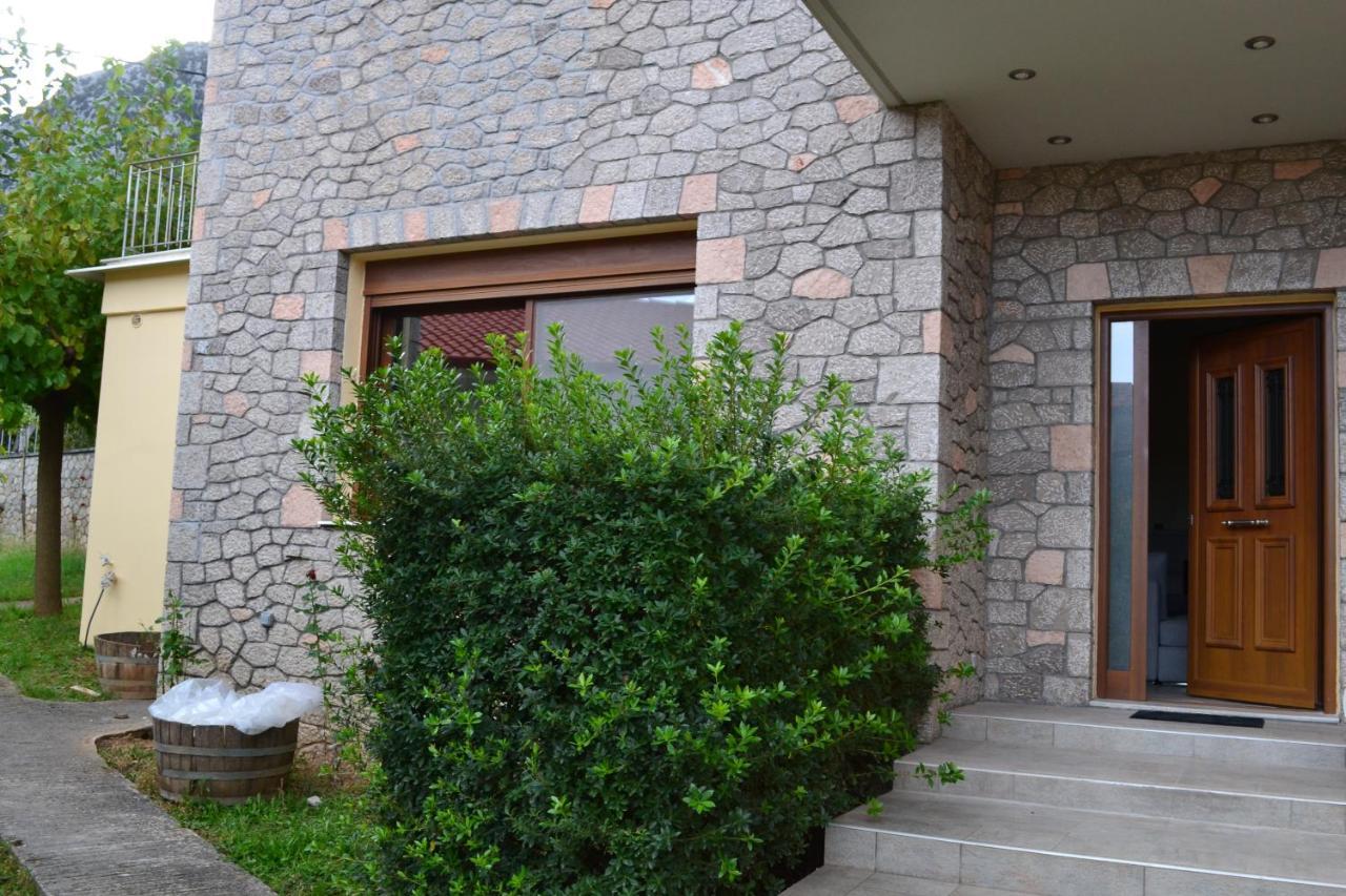 Villa Gravia's *